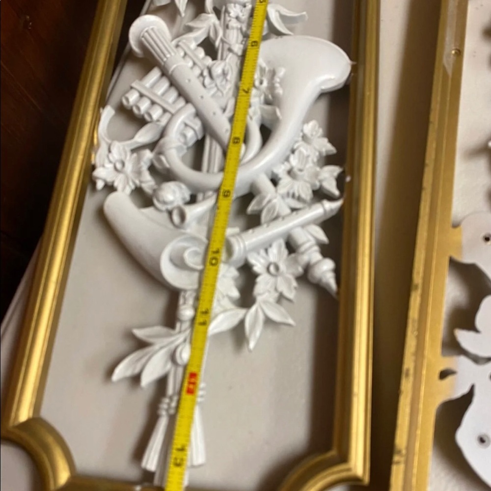 Homco Mid Cenury Modern Gold And White Hanging Plaques - Picture 3 of 7